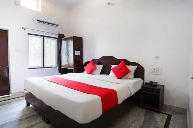 اتاق لوکس با بالکن, Karma Hostel