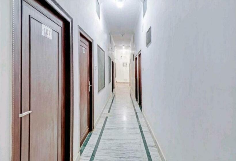 اتاق لوکس با بالکن, Karma Hostel