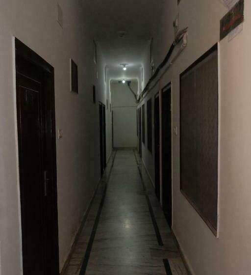 اتاق لوکس با بالکن, Karma Hostel