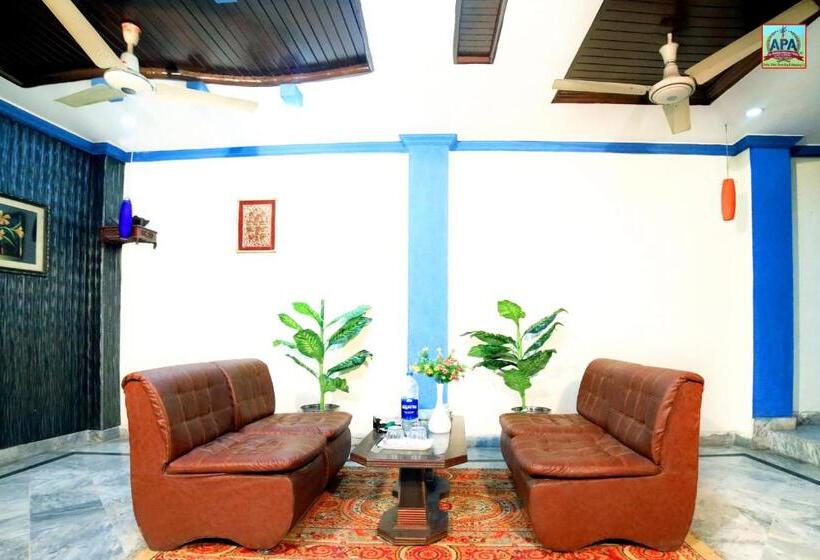 سوییت خانوادگی, Royal Inn Guest House