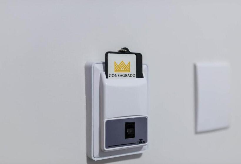 غرفة قياسية ثلاثية, Consagrado