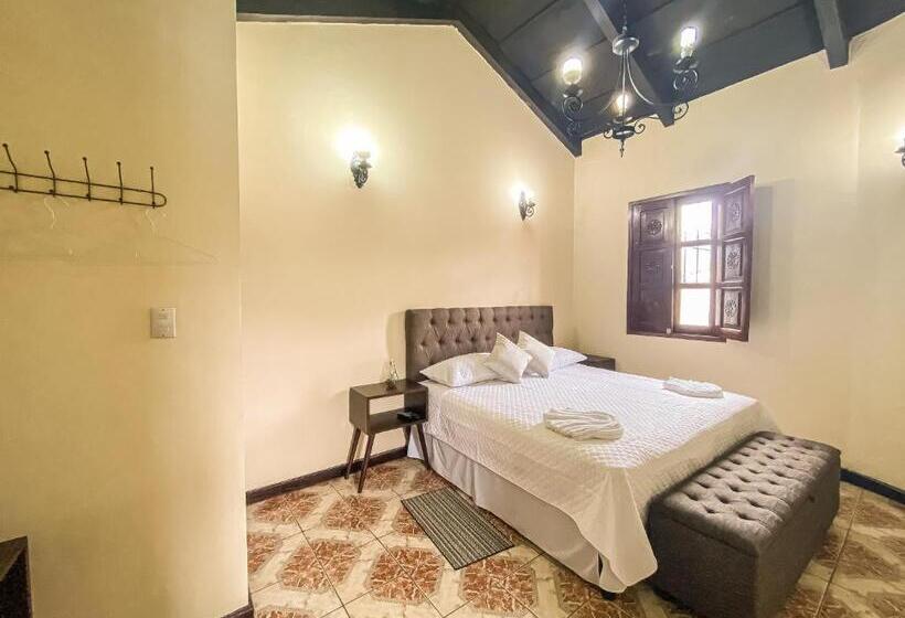 Люкс, Real Marquez