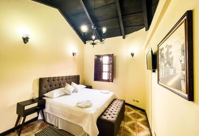 Люкс, Real Marquez