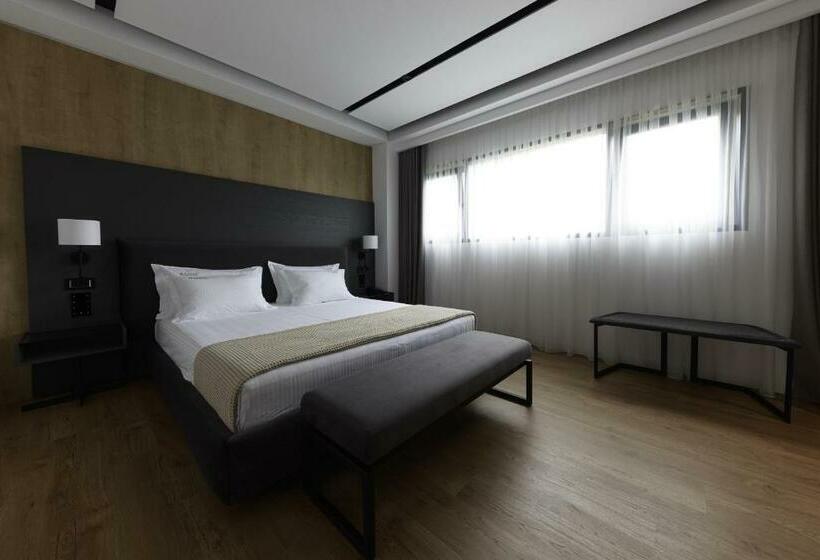 标准间, Uji Ftohte Tepelene