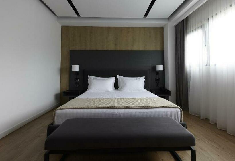 标准间, Uji Ftohte Tepelene