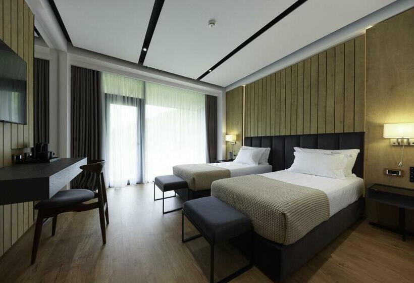 豪华房间, Uji Ftohte Tepelene