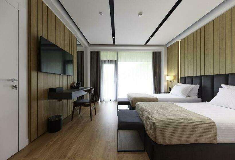 豪华房间, Uji Ftohte Tepelene