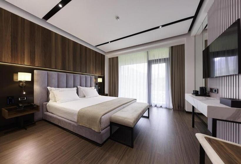 豪华房间, Uji Ftohte Tepelene