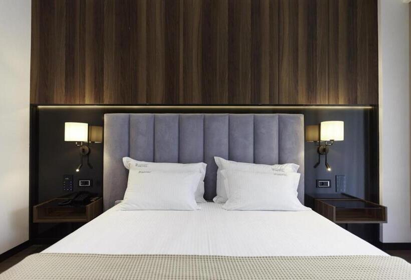 豪华房间, Uji Ftohte Tepelene