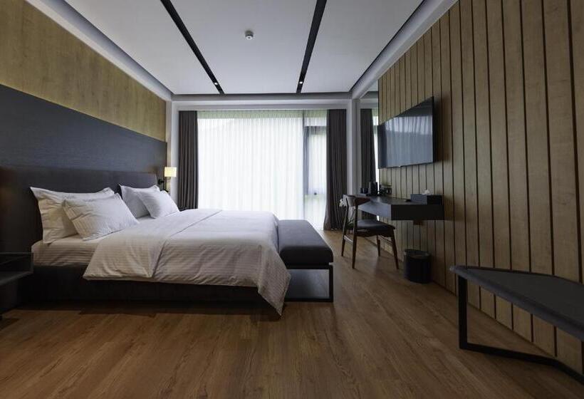 小型套房, Uji Ftohte Tepelene