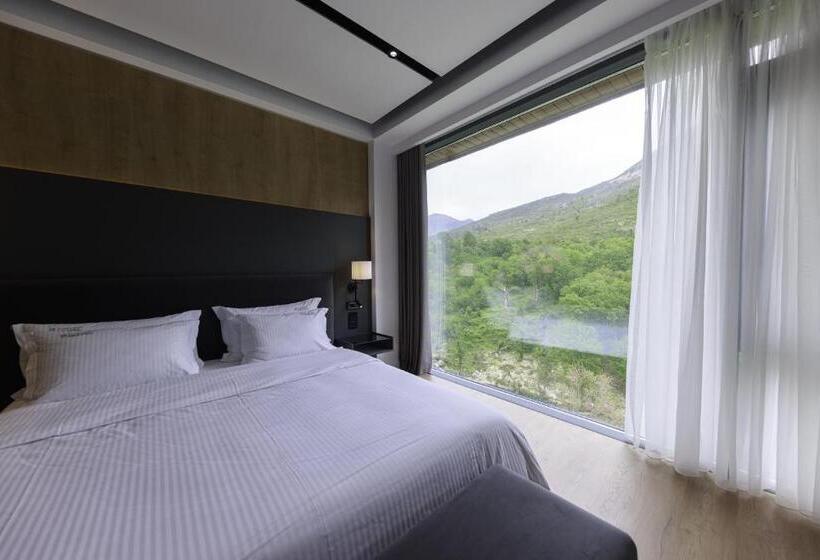 小型套房, Uji Ftohte Tepelene