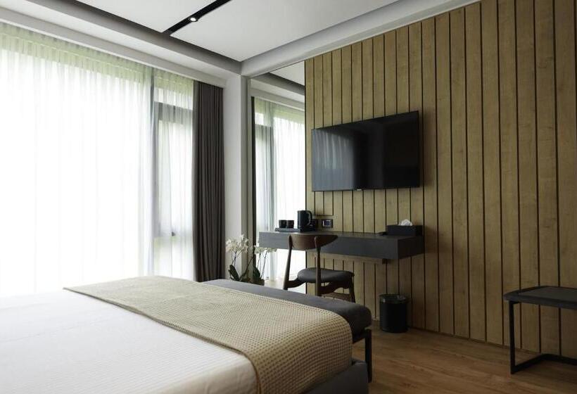 小型套房, Uji Ftohte Tepelene