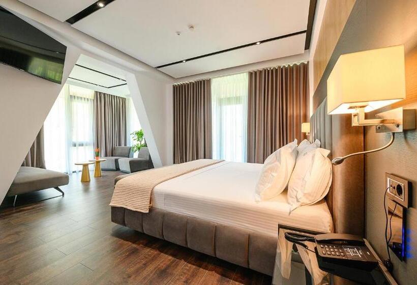 套房, Uji Ftohte Tepelene