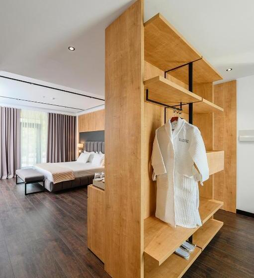 套房, Uji Ftohte Tepelene