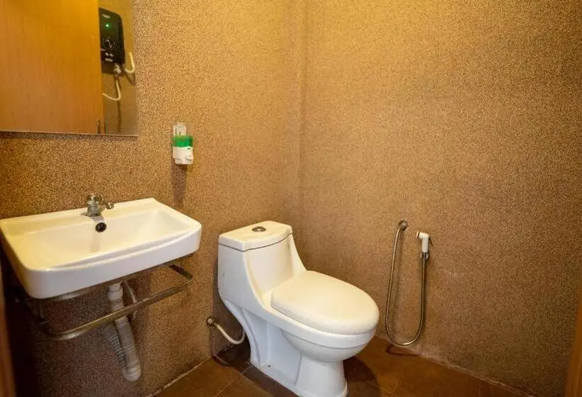 Deluxe Kolmen Hengen Huone, Mrj Hotel Wakaf Che Yeh 1
