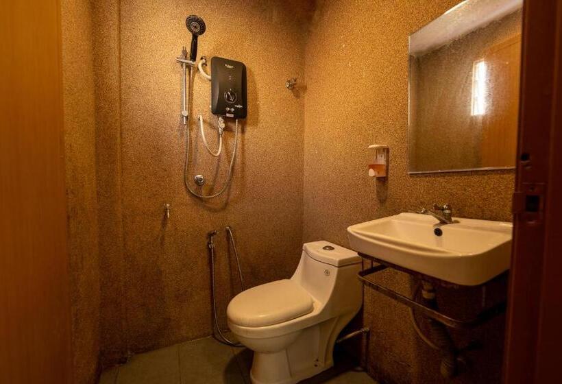 חדר דלוקס לארבעה, Mrj Hotel Wakaf Che Yeh 1