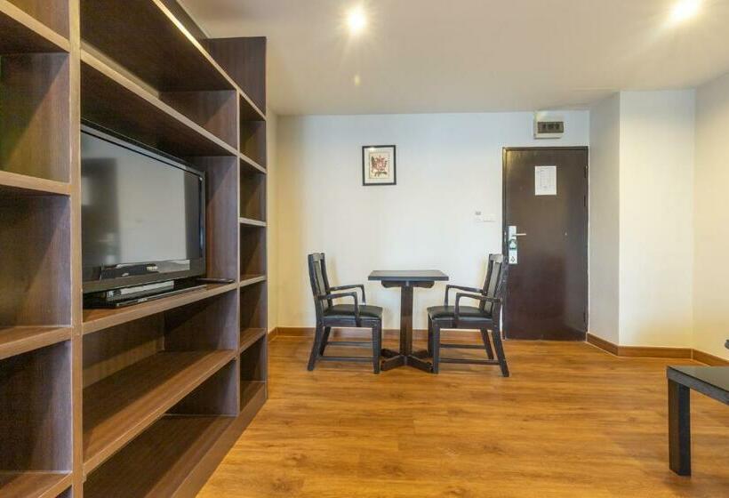 سوییت جونیور, Boss Mansion