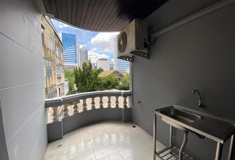 سوییت جونیور, Boss Mansion