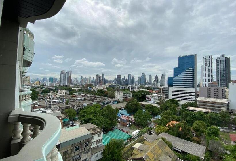 سوییت جونیور, Boss Mansion