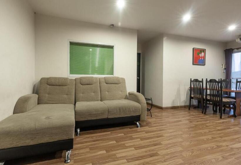 اتاق خانوادگی, Boss Mansion