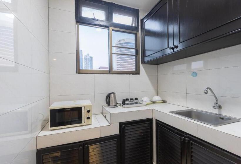 اتاق خانوادگی, Boss Mansion