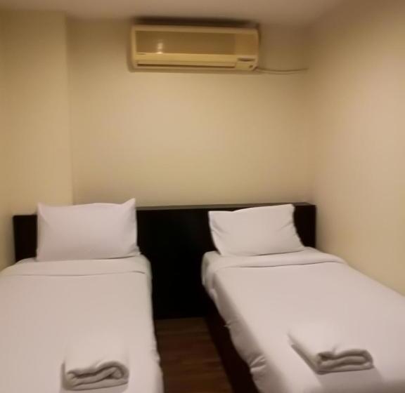 اتاق خانوادگی, Boss Mansion