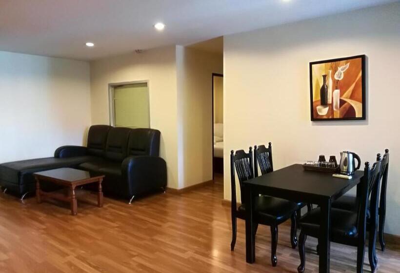 اتاق خانوادگی, Boss Mansion