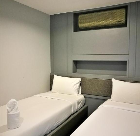 اتاق خانوادگی, Boss Mansion