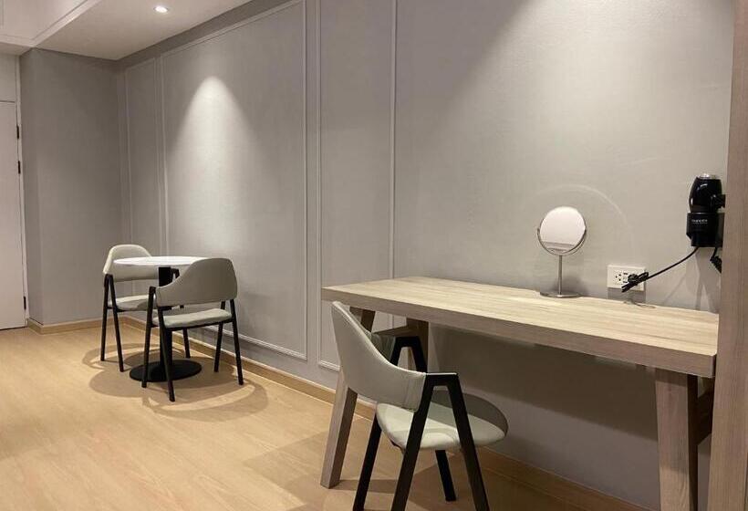 اتاق سوپریور, Boss Mansion