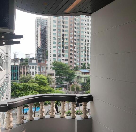 اتاق سوپریور, Boss Mansion