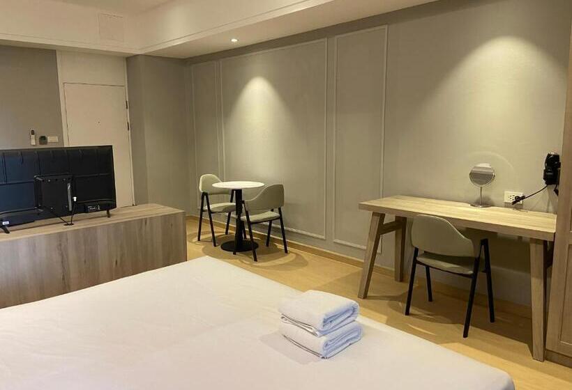 اتاق سوپریور, Boss Mansion