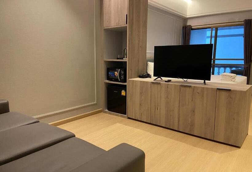 اتاق سوپریور, Boss Mansion