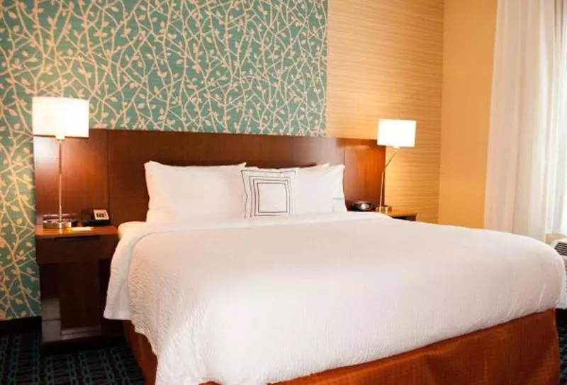 キングサイズベッドのスタンダードルーム, Fairfield Inn And Suites Canton South
