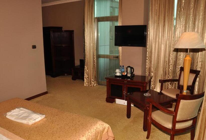 اتاق لوکس, Friendship International