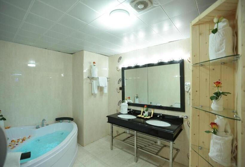 سوییت لوکس, Friendship International