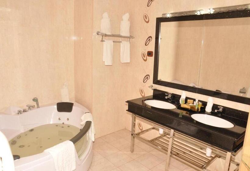 سوییت لوکس, Friendship International