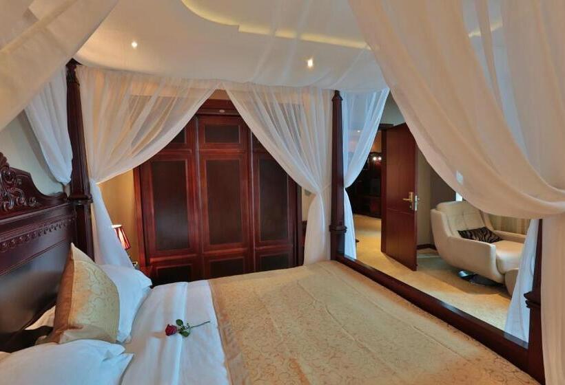 سوییت لوکس, Friendship International