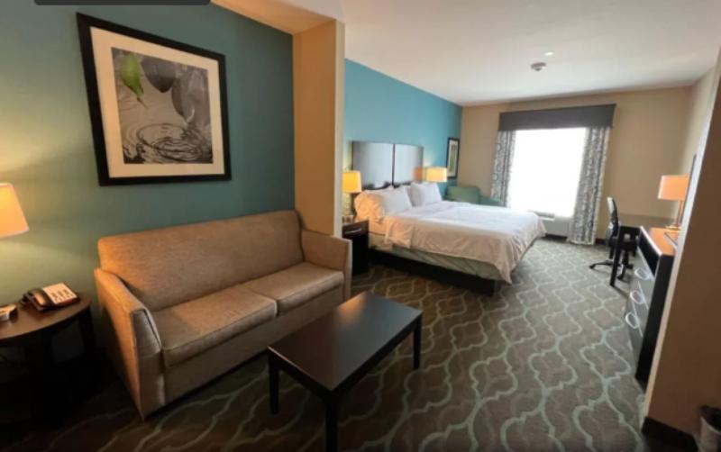 キングサイズベッドのスイートルーム, Holiday Inn Express Hotels & Suites Cuero, An Ihg