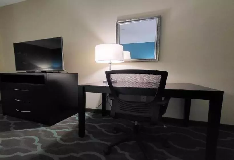Sviitti Liikuntarajoitteisille, Holiday Inn Express Hotels & Suites Cuero, An Ihg