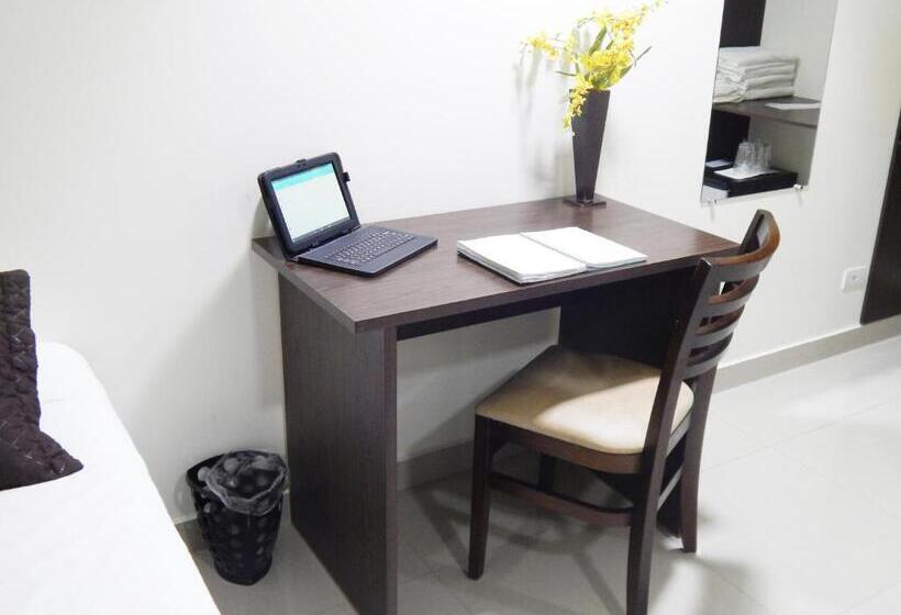 חדר משפחתי, Master Gold Hotel Express