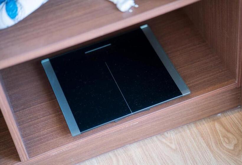 חדר משפחתי, Orussey One Boutique