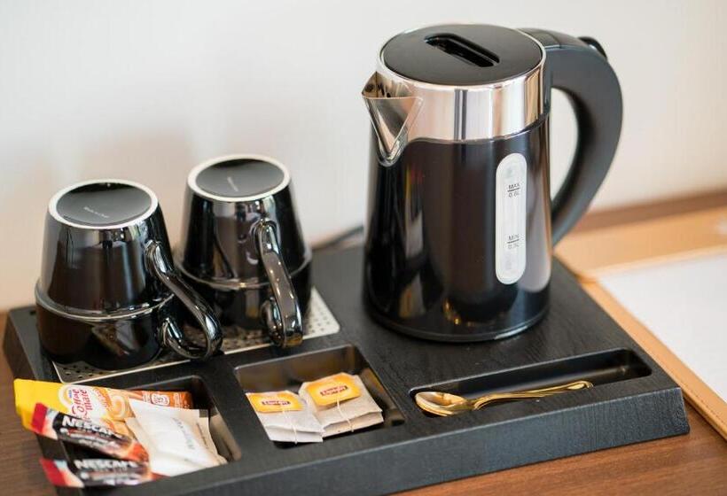 חדר משפחתי, Orussey One Boutique