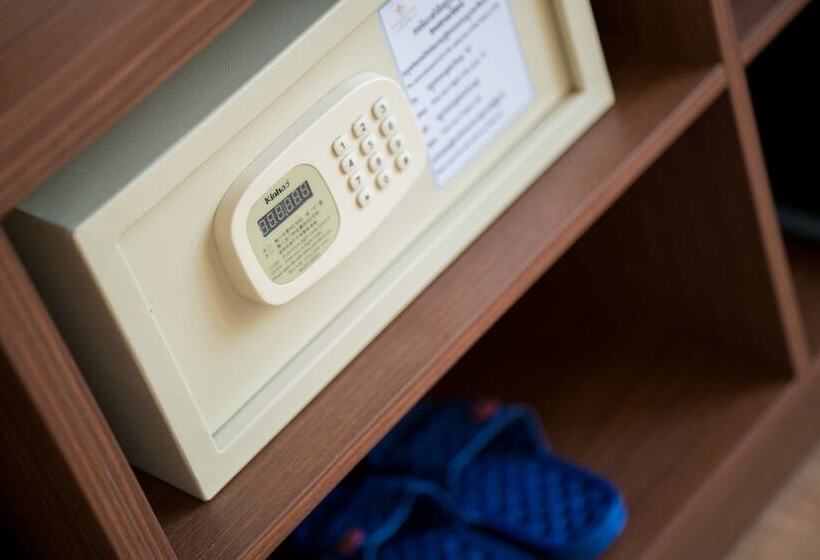 חדר משפחתי, Orussey One Boutique