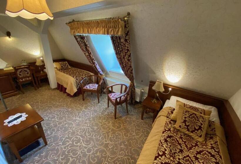 スタンダードルーム, Pałac Borynia