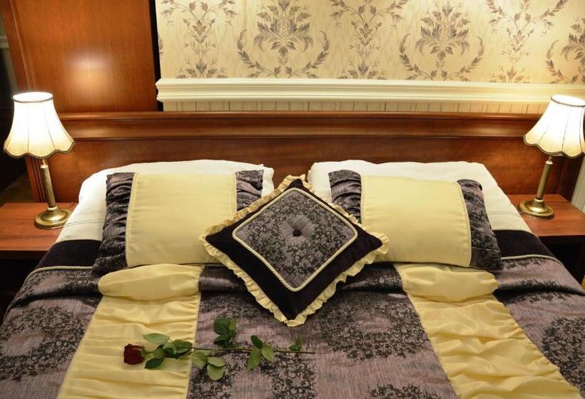 デラックスルーム, Pałac Borynia