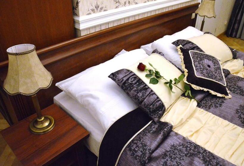 デラックスルーム, Pałac Borynia