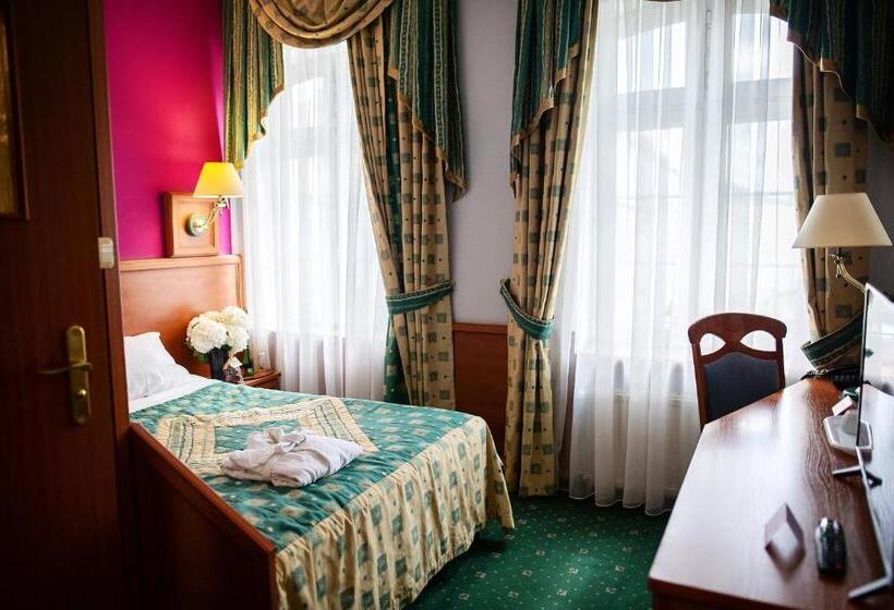 اتاق استاندارد یک نفره, Pietrak