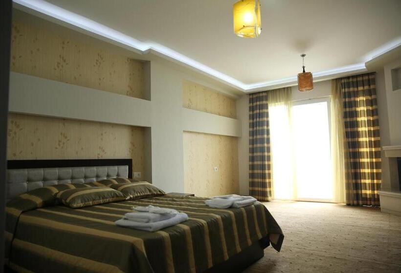 Suite with lake view, Pogradeci