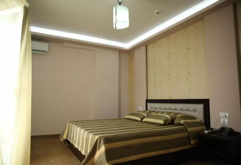 Suite with lake view, Pogradeci