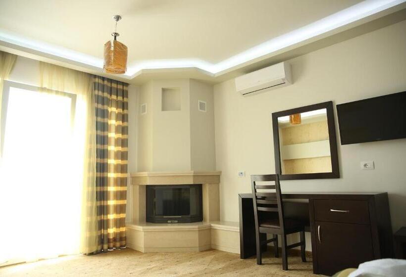 Suite with lake view, Pogradeci